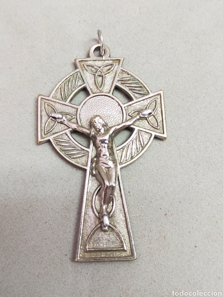 Antig&uuml;edades: CRUZ DE METAL PLATEADO. - Foto 1