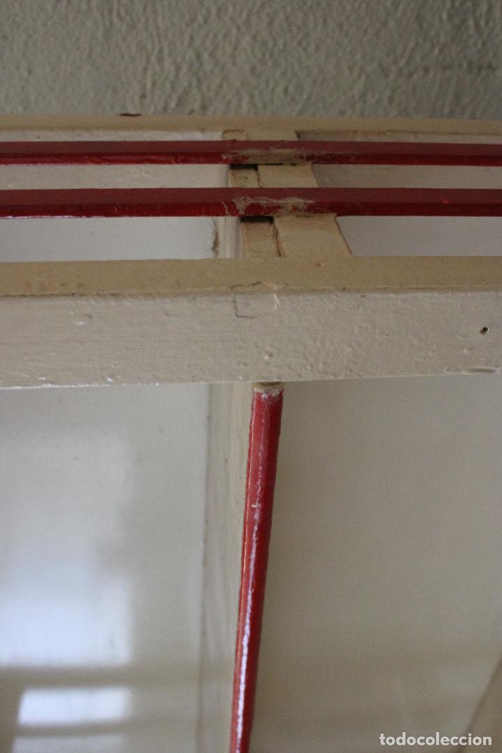 Antig&uuml;edades: mueble extanteria antigua de madera repintada - Foto 5