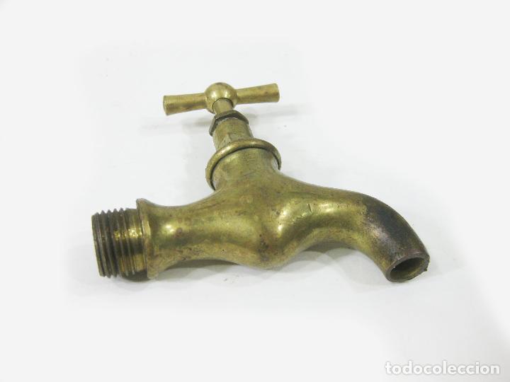 Antig&uuml;edades: ANTIGUO GRIFO DE LAT&Oacute;N - Foto 2
