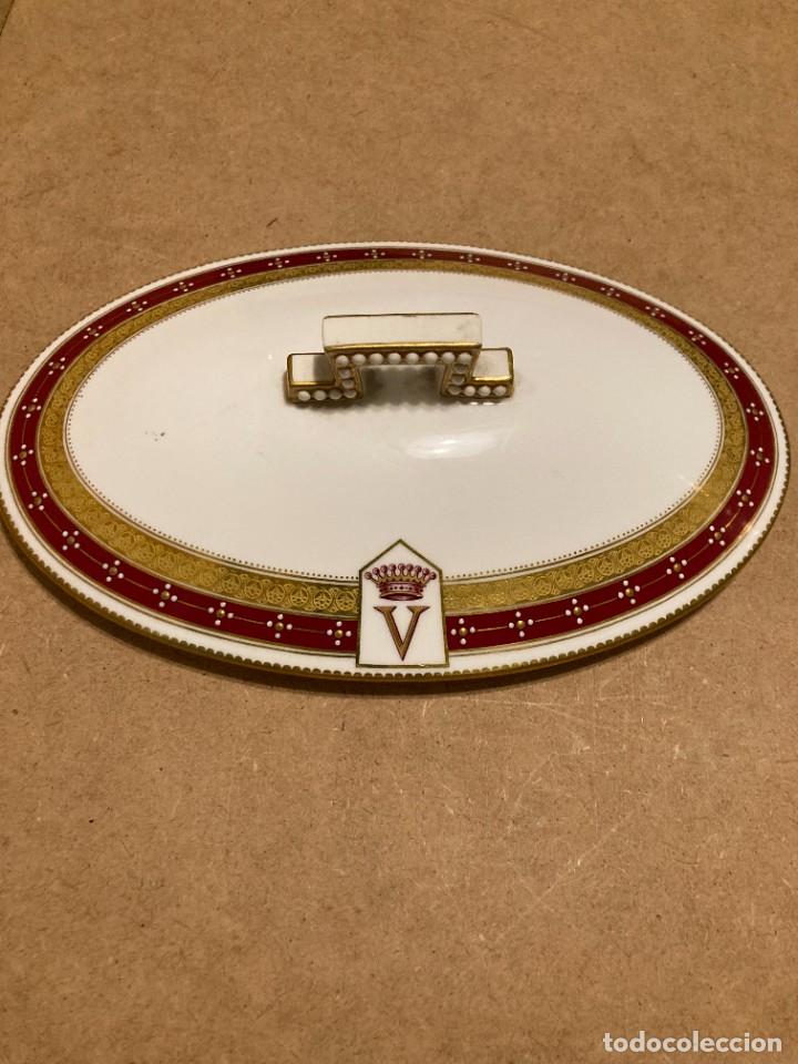 Antig&uuml;edades: Tapa de sopera con inicial V Coronada - Foto 2