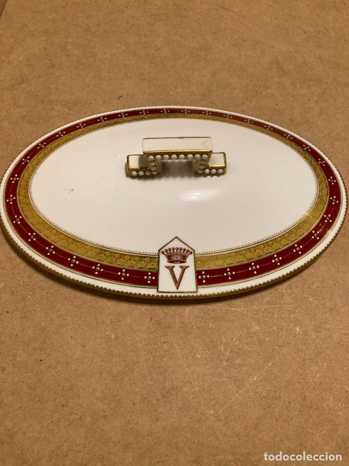 Antig&uuml;edades: Tapa de sopera con inicial V Coronada - Foto 3