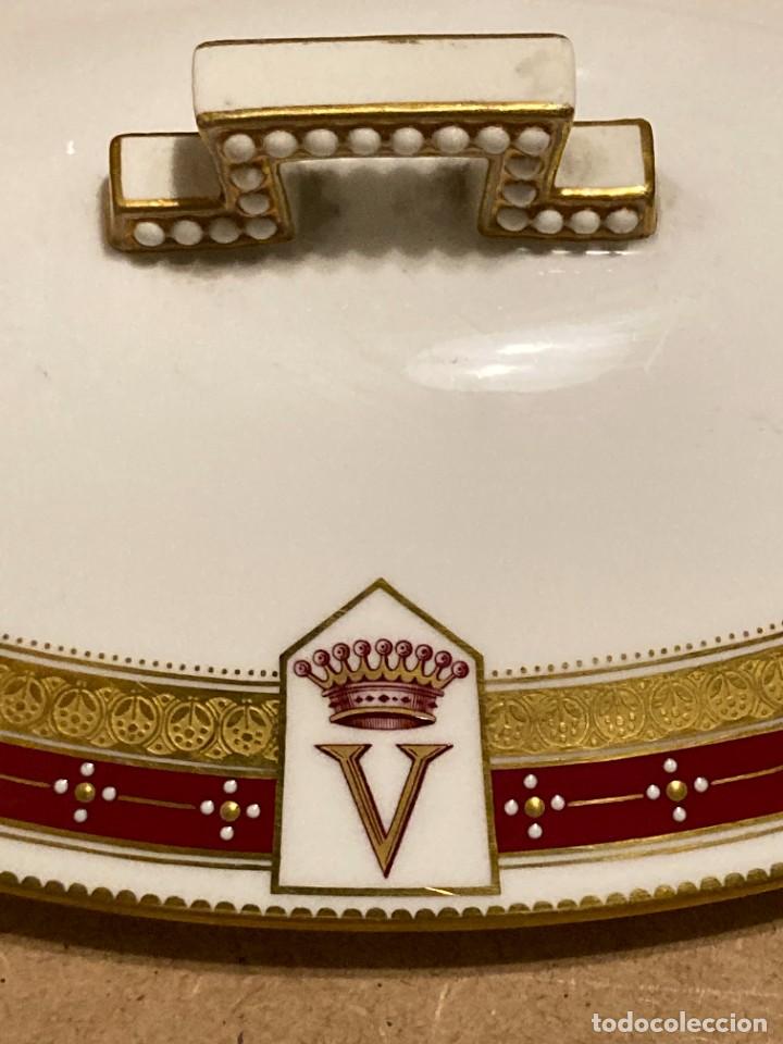 Antig&uuml;edades: Tapa de sopera con inicial V Coronada - Foto 4