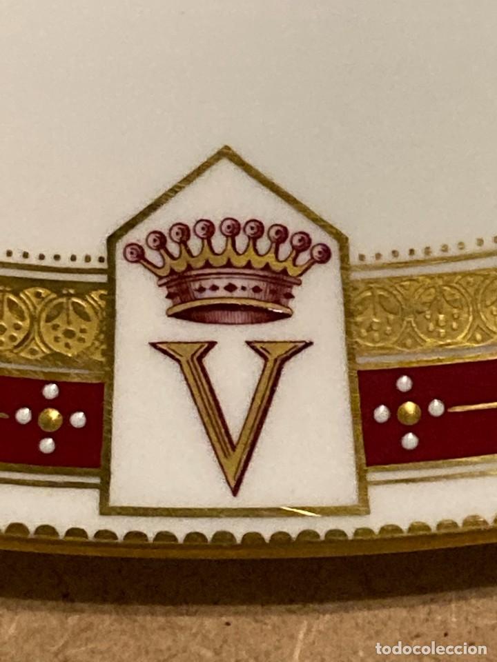 Antig&uuml;edades: Tapa de sopera con inicial V Coronada - Foto 5