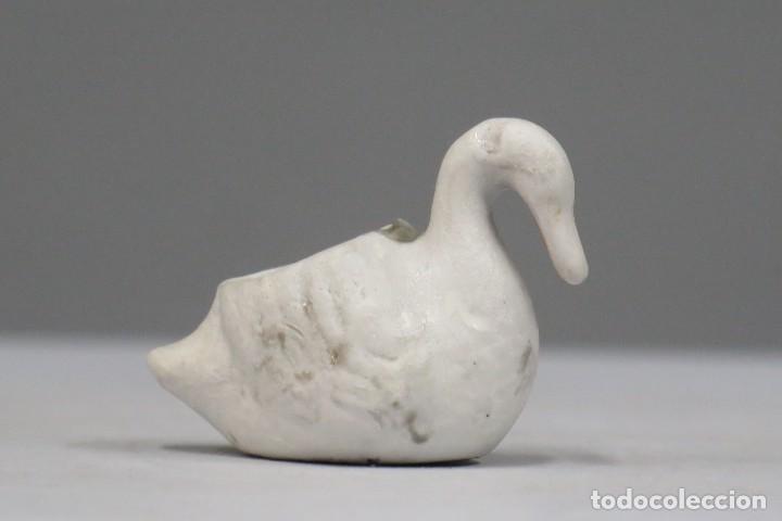 Antig&uuml;edades: CISNE. BISCUIT. HACIA 1890 - Foto 3