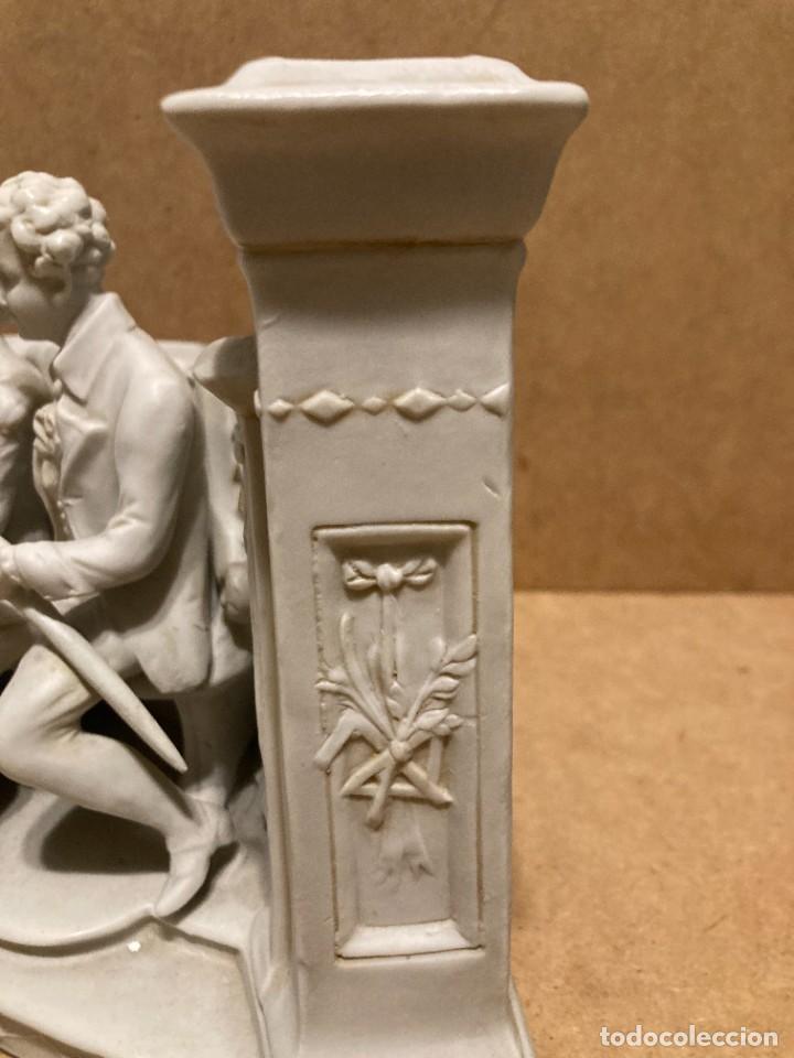 Antig&uuml;edades: Pareja galante de biscuit blanco - Foto 7