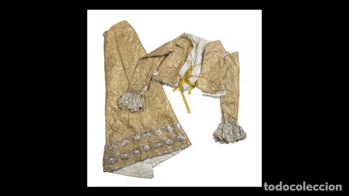 Antigüedades: Magnífico vestido formado por falda y jubón para imagen vestidera en lamé e hilos dorados. S. XVIII. - Foto 2 - 252568760