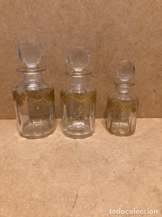 Antig&uuml;edades: Lote de botellas o tarros de tocador - Foto 1