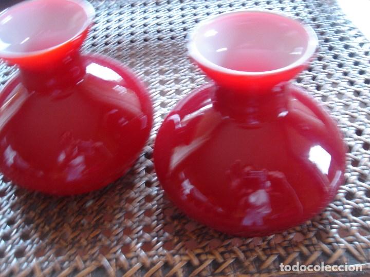 Antig&uuml;edades: dos preciosas opalinas de quinqu&eacute; - Foto 2