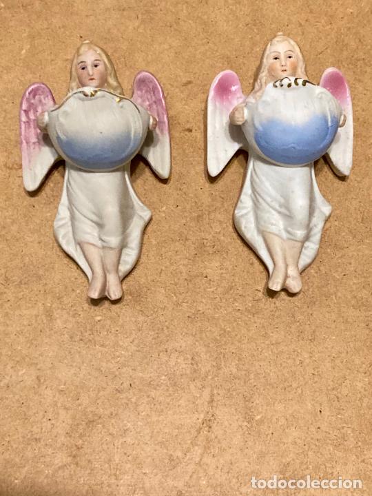 Antig&uuml;edades: Pareja de pilas benditeras de biscuit - Foto 1