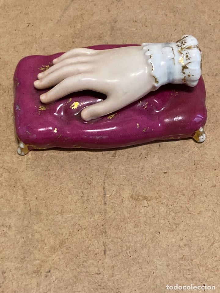 Antig&uuml;edades: Mano pisapapeles - Foto 2