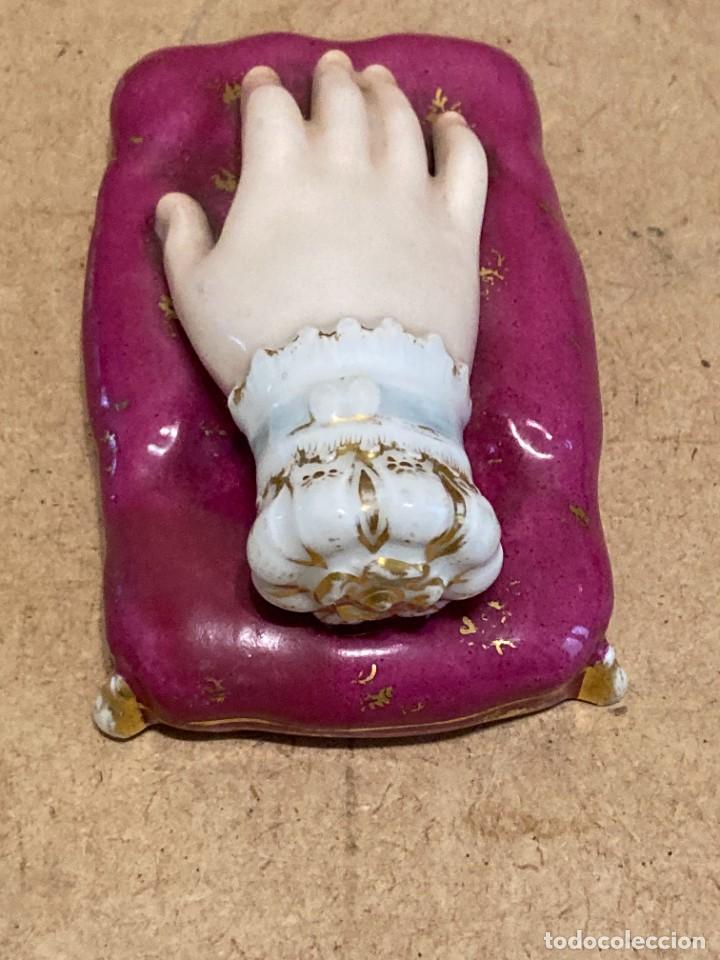 Antig&uuml;edades: Mano pisapapeles - Foto 3