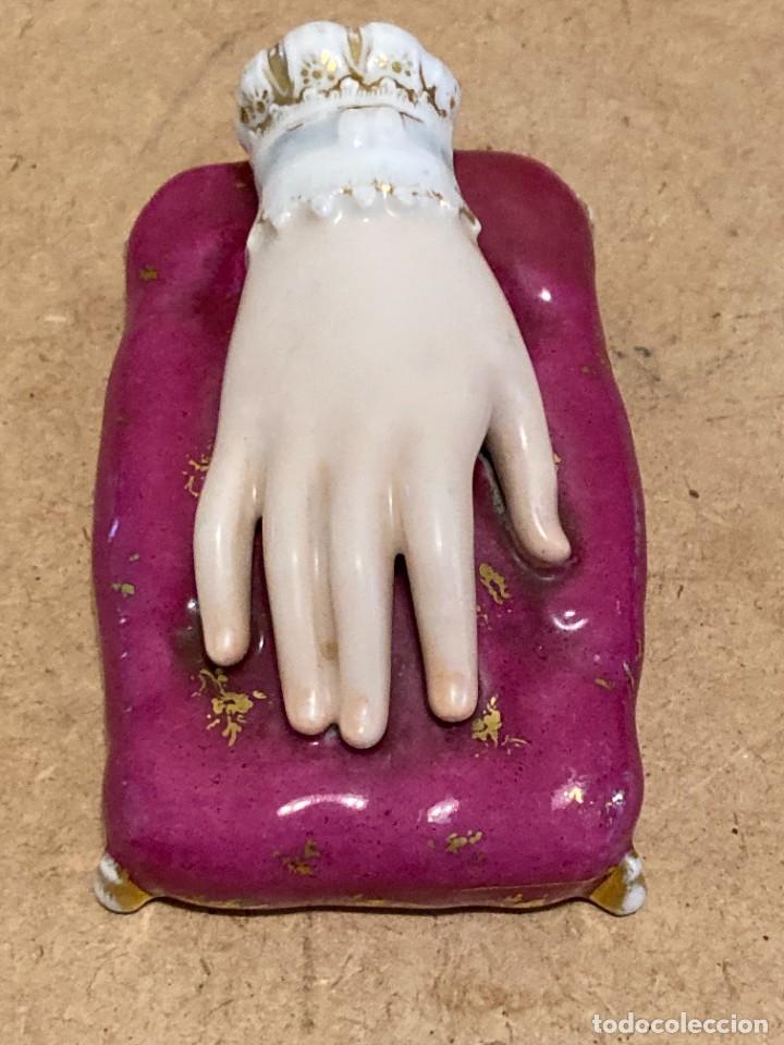 Antig&uuml;edades: Mano pisapapeles - Foto 5