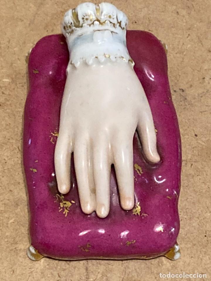 Antig&uuml;edades: Mano pisapapeles - Foto 6