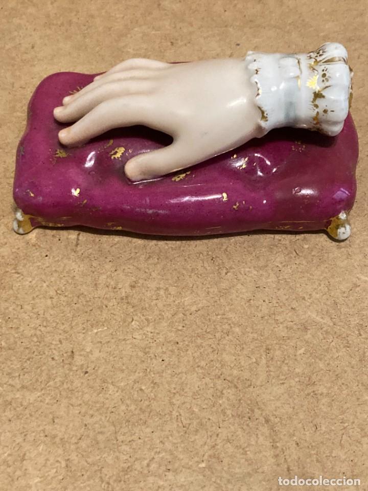 Antig&uuml;edades: Mano pisapapeles - Foto 7