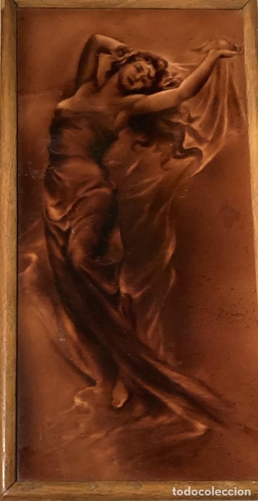 Antig&uuml;edades: Placa con mujer o diosa danzando - Foto 2