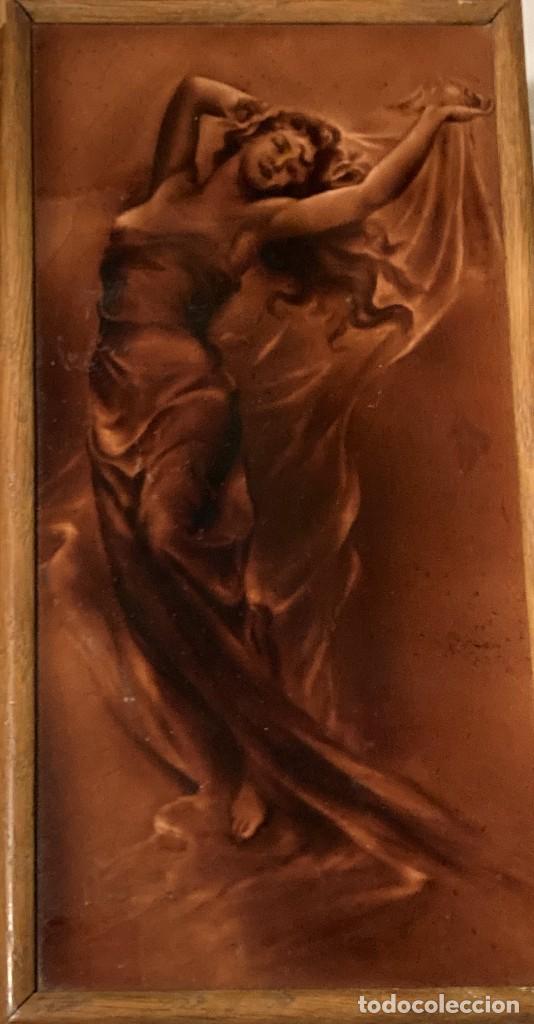 Antig&uuml;edades: Placa con mujer o diosa danzando - Foto 3