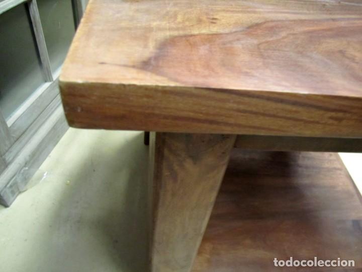 Antig&uuml;edades: Mesa auxiliar estilo colonial en madera de palisandro - Foto 10