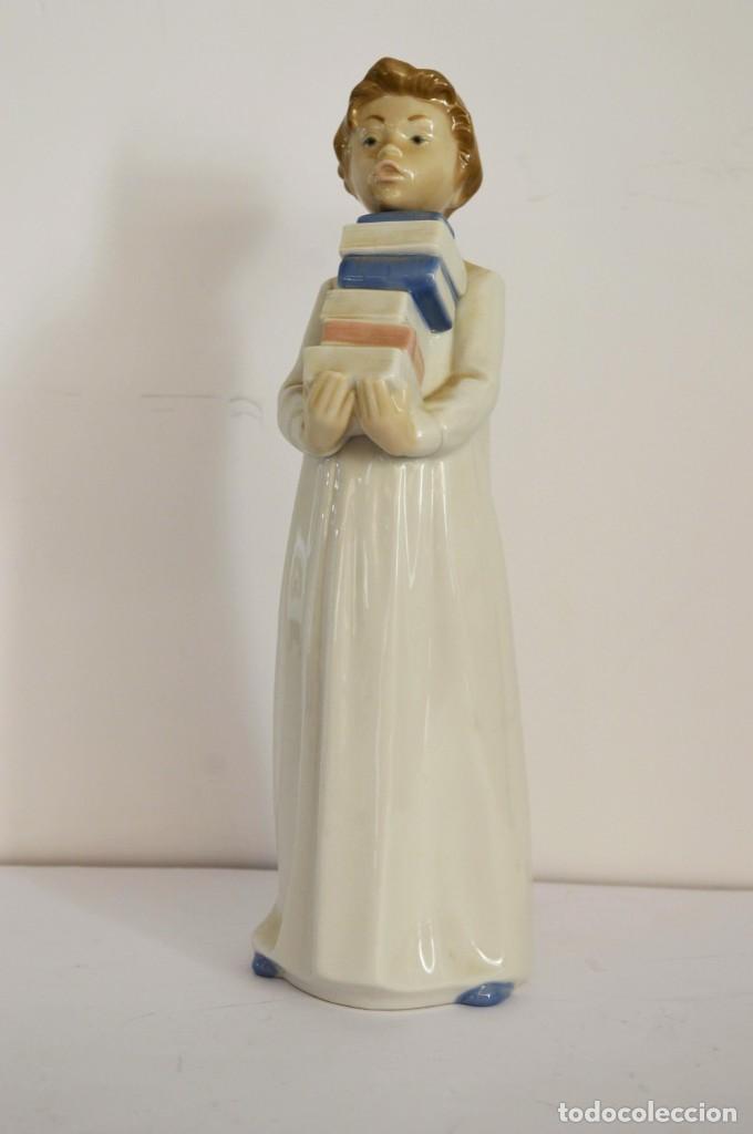 Antiguidades: LLadr&oacute; porcelana, estudiante de Salamanca
