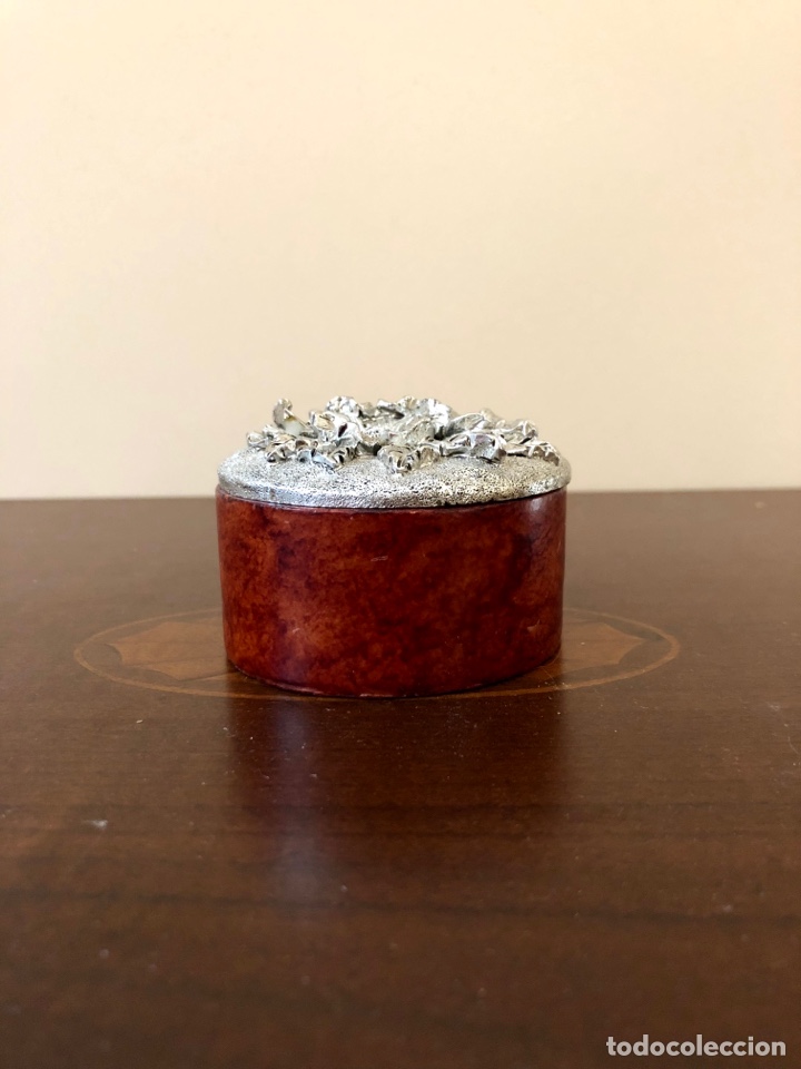 Antig&uuml;edades: Antiguo joyero de madera y metal