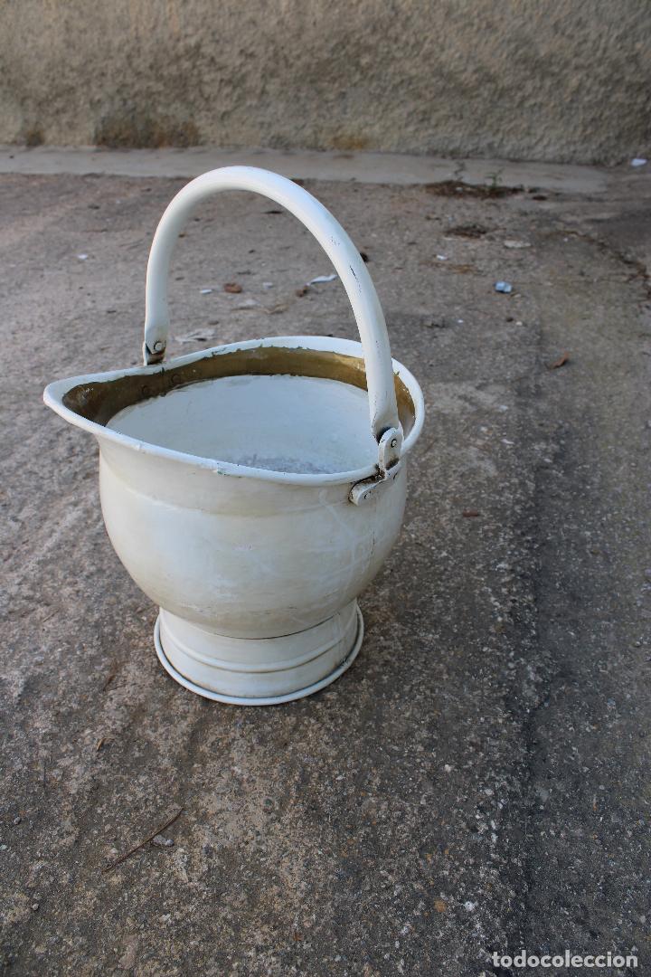 Antig&uuml;edades: cubo cobre carbonera esmaltada - Foto 4