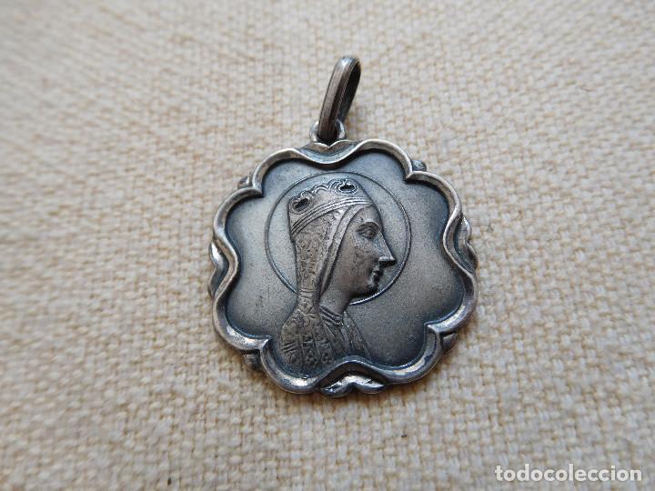 Antig&uuml;edades: Medalla de plata de la Virgen de Montserrat - Foto 1