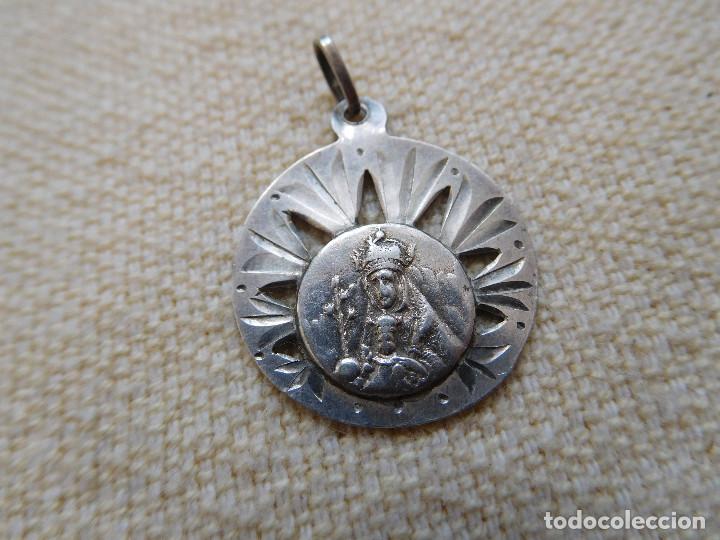 Antig&uuml;edades: Medalla de plata de la Virgen de Montserrat - Foto 1