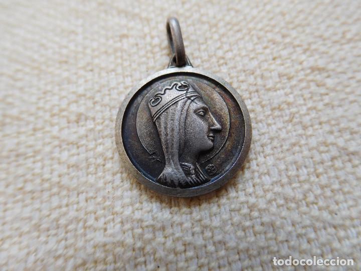Antig&uuml;edades: Medalla de plata de la Virgen de Montserrat - Foto 1