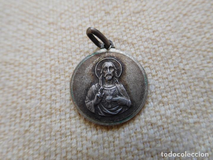 Antig&uuml;edades: Medalla de plata de la Virgen de Montserrat - Foto 2
