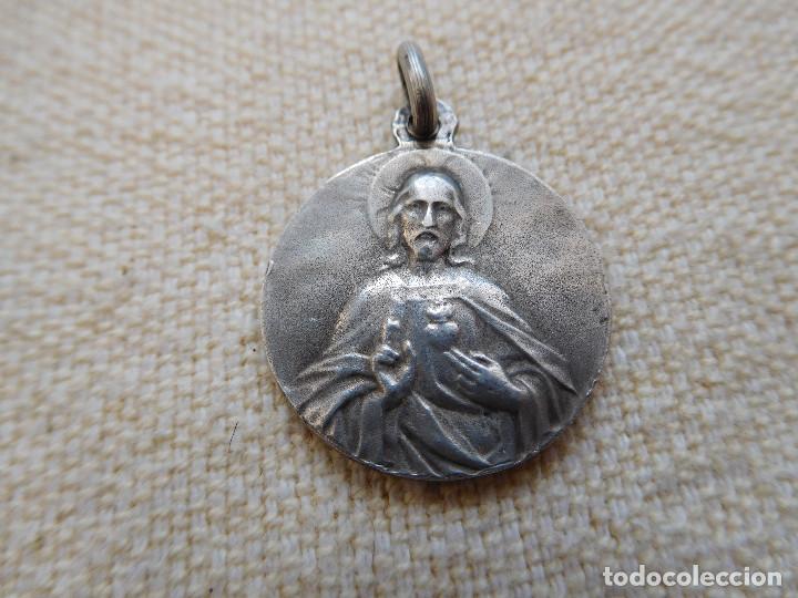 Antig&uuml;edades: Medalla de plata de la Virgen de Montserrat - Foto 2