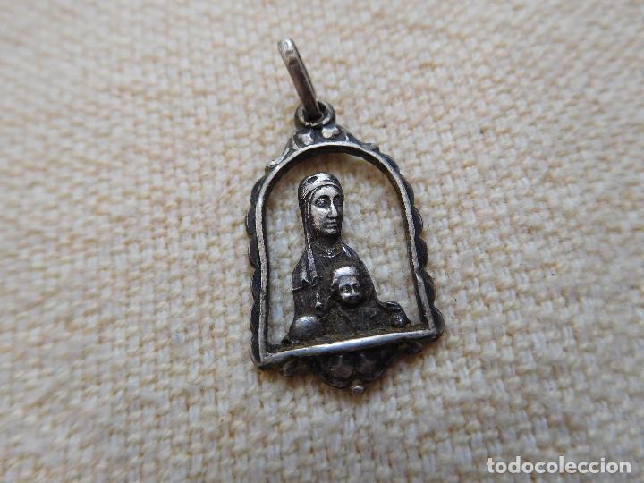 Antig&uuml;edades: Medalla de plata de la Virgen de Montserrat - Foto 1