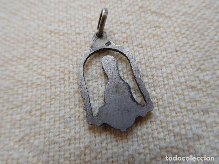 Antig&uuml;edades: Medalla de plata de la Virgen de Montserrat - Foto 2