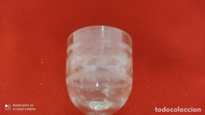 Antig&uuml;edades: peque&ntilde;a copa cristal - Foto 2