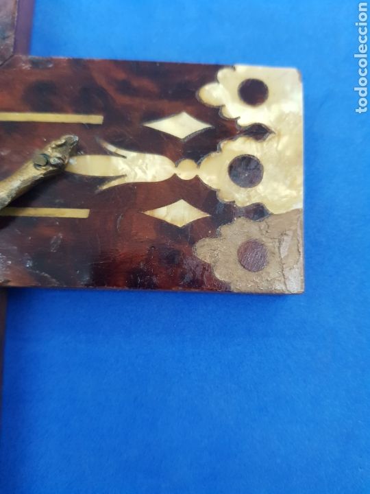 Antig&uuml;edades: Crucifijo de madera y Nacar - Foto 2