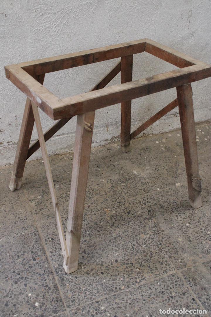 Antig&uuml;edades: banqueta soporte pie de barril - Foto 1
