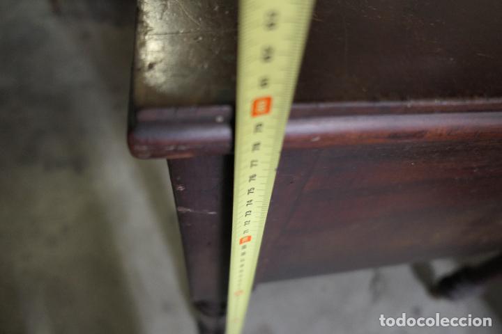Antig&uuml;edades: Antiguo escritorio de la ditada. Madera caoba - Foto 3
