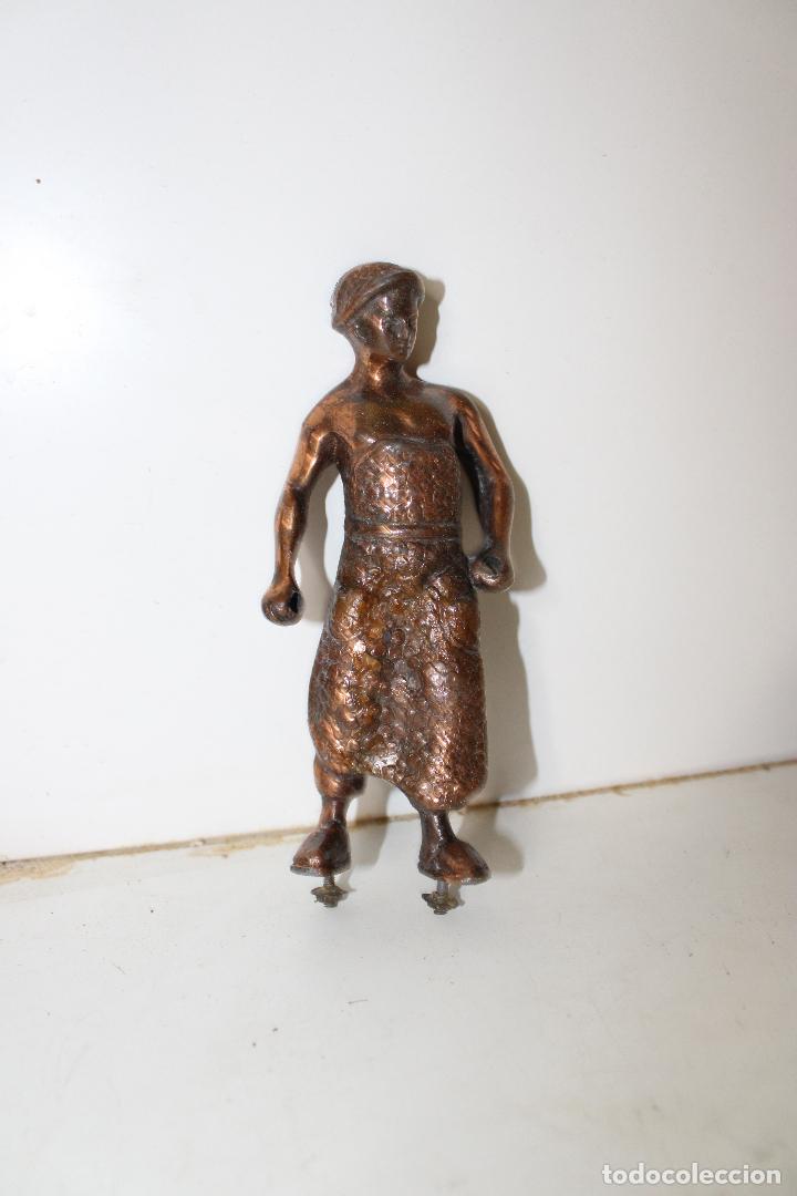 Antig&uuml;edades: figura antiguo herrero de forja en bronce - Foto 4