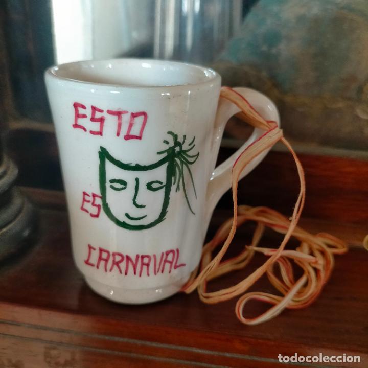Antigüedades: VASO BARRO PARA COLGAR AL CUELLO EN EL CARNAVAL DE CADIZ CATAVINO VINO FINO MOSCATEL MANZANILLA