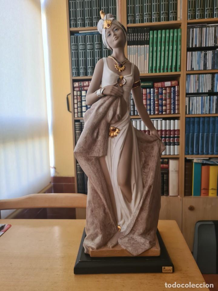 Antiguidades: FIGURA NADAL DE PORCELANA