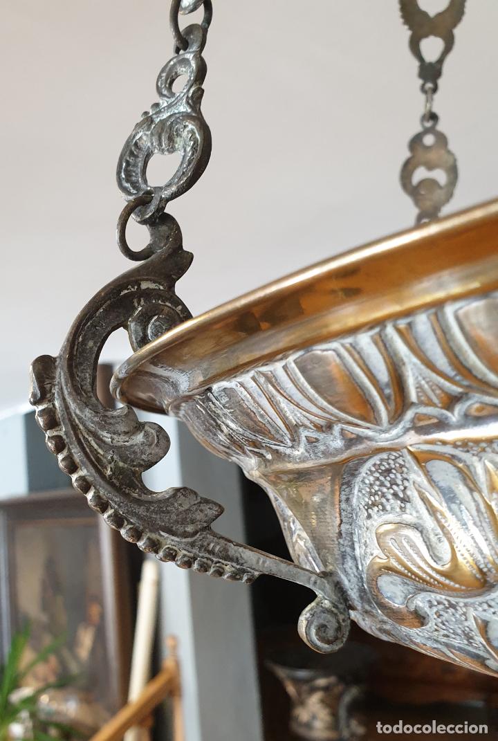 Antigüedades: Antigua Lámpara Votiva - Decorativa Lámpara de Techo - Bronce Cincelado y Plateado - Foto 6 - 280187808