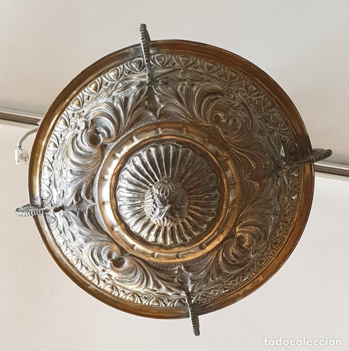 Antigüedades: Antigua Lámpara Votiva - Decorativa Lámpara de Techo - Bronce Cincelado y Plateado - Foto 13 - 280187808
