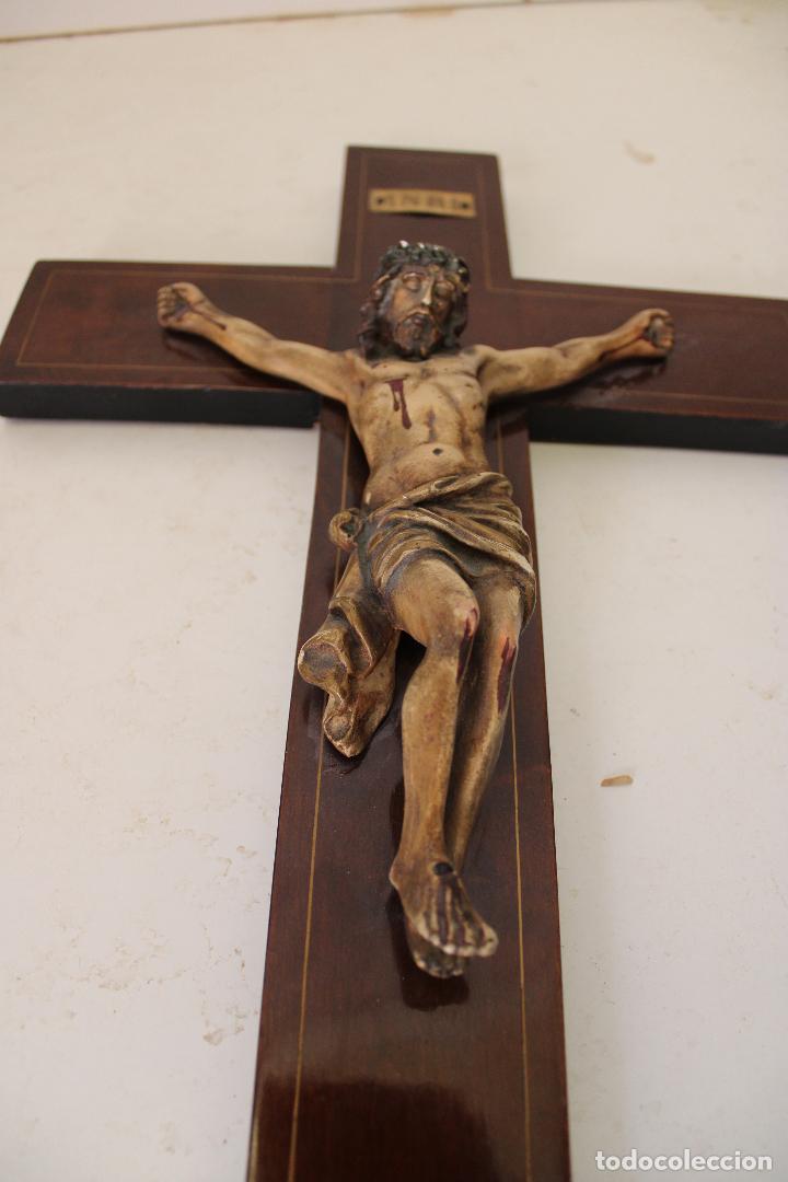 Antig&uuml;edades: cristo en la cruz de madera - Foto 4