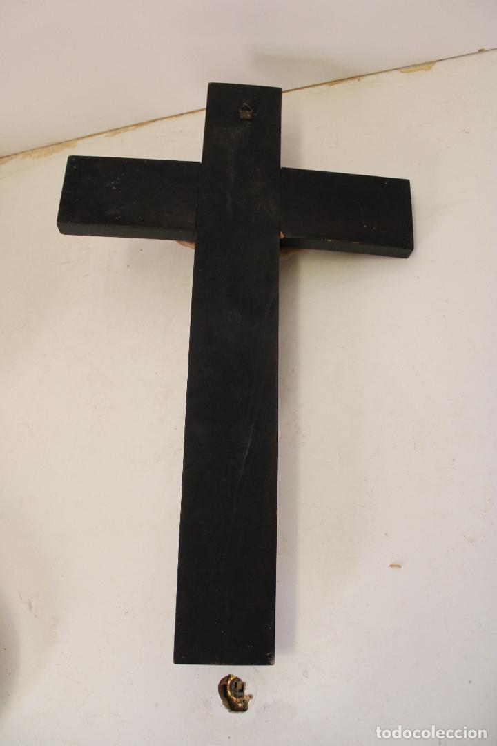 Antig&uuml;edades: cristo en la cruz de madera - Foto 5