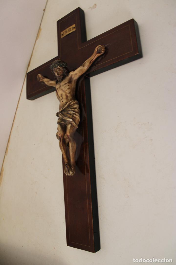 Antig&uuml;edades: cristo en la cruz de madera - Foto 6