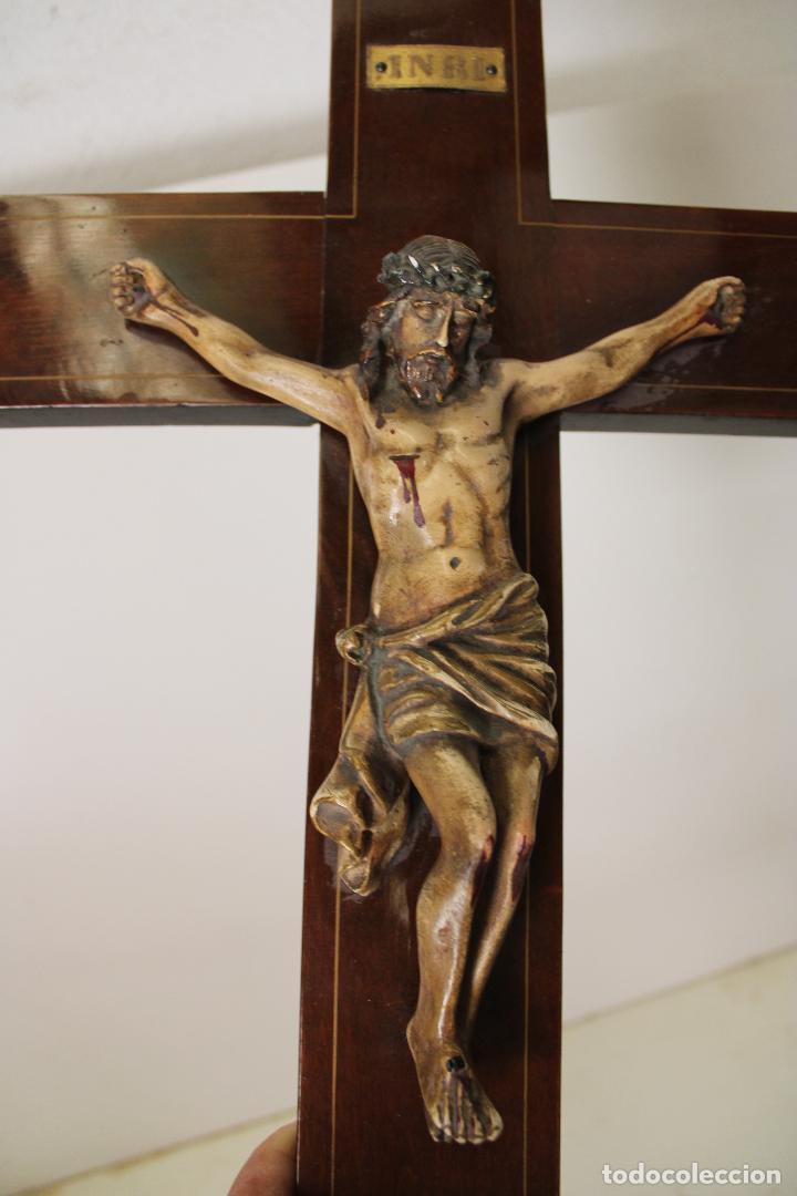 Antig&uuml;edades: cristo en la cruz de madera - Foto 1
