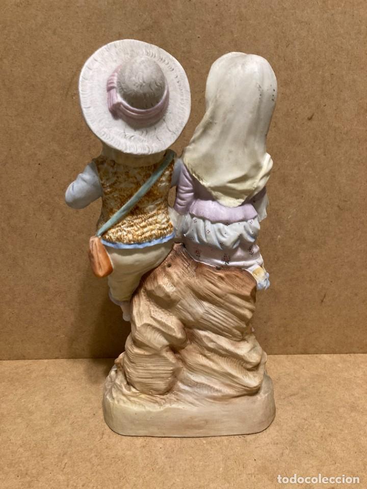 Antig&uuml;edades: Pareja de m&uacute;sicos de biscuit - Foto 4