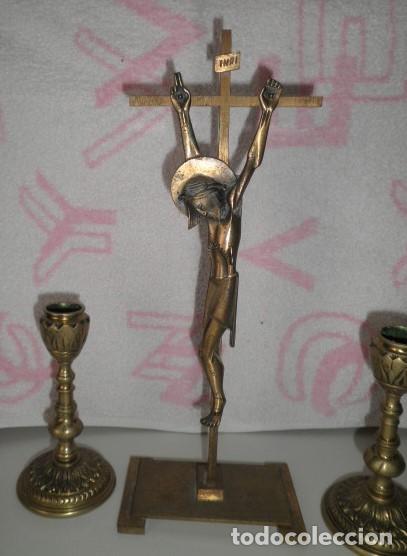 Antig&uuml;edades: CRUZ LAT&Oacute;N-BRONCE Y 2 CANDELABROS - Foto 2