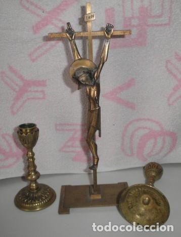 Antig&uuml;edades: CRUZ LAT&Oacute;N-BRONCE Y 2 CANDELABROS - Foto 3