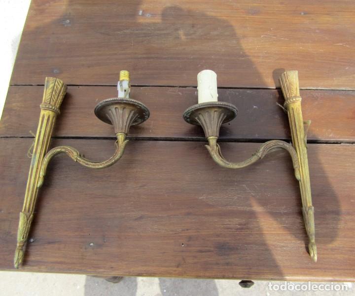 Antig&uuml;edades: Pareja de apiques de 1 luz en bronce - Foto 1