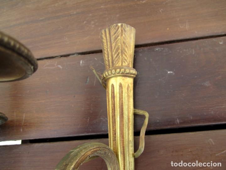 Antig&uuml;edades: Pareja de apiques de 1 luz en bronce - Foto 6