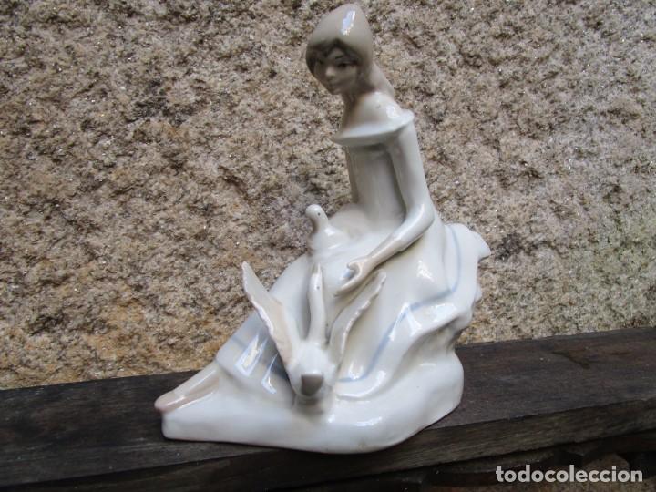 Antiguidades: FIGURA DECORATIVA PORCELANA ' RIBATURIA ' - APROX 1970 18.5CM ALTO, 650GR EXCELENTE + INFO